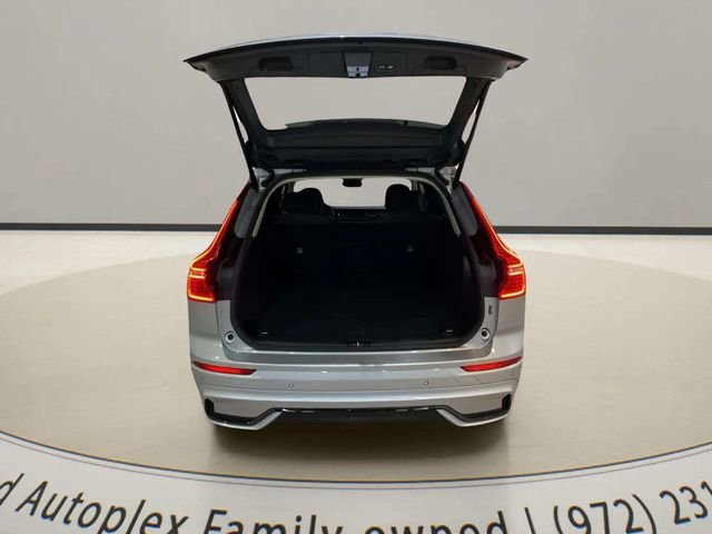 Used 2025 Volvo XC60 B5 Core AWD/4WD image 9