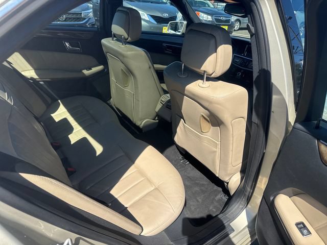 Used 2010 Mercedes-Benz E 550 4MATIC Sedan image 31