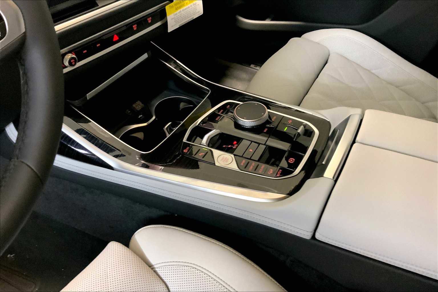 New 2026 BMW X7 xDrive40i w/ M Sport Package image 7