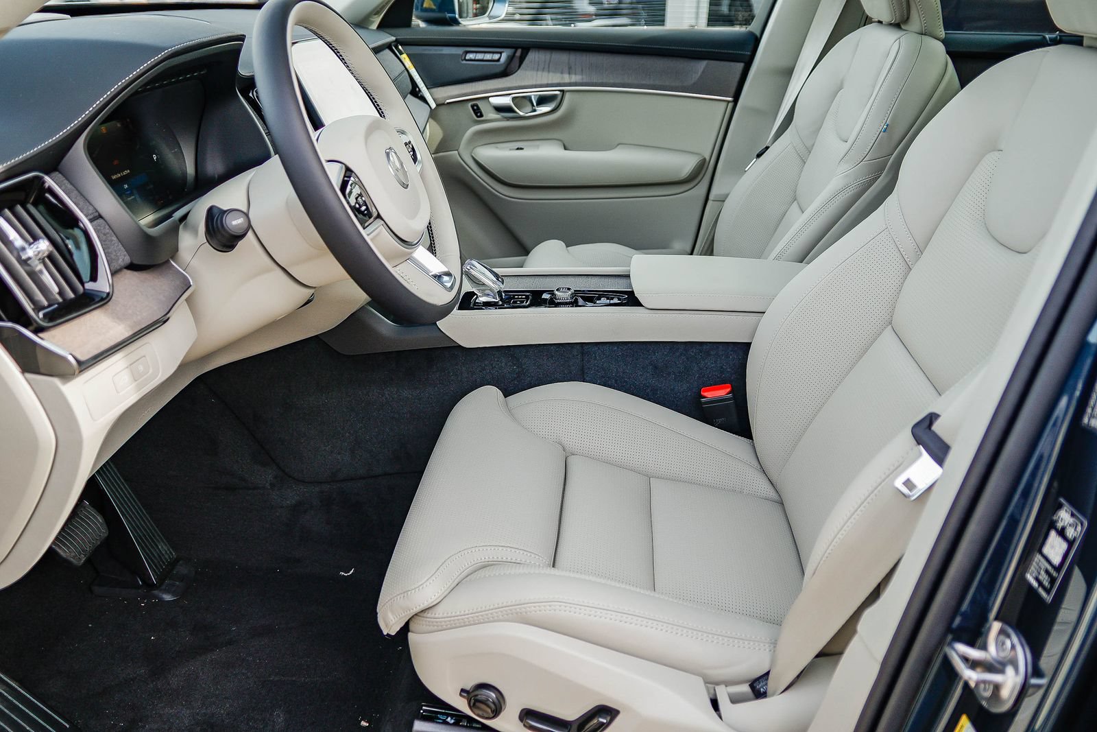 New 2026 Volvo XC90 T8 Ultra w/ Protection Package Premier AWD/4WD image 20