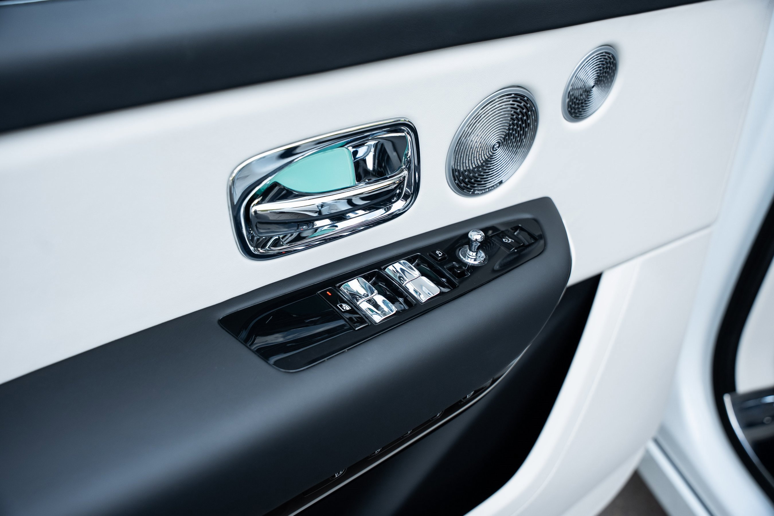 Used 2025 Rolls-Royce Cullinan Black Badge image 17
