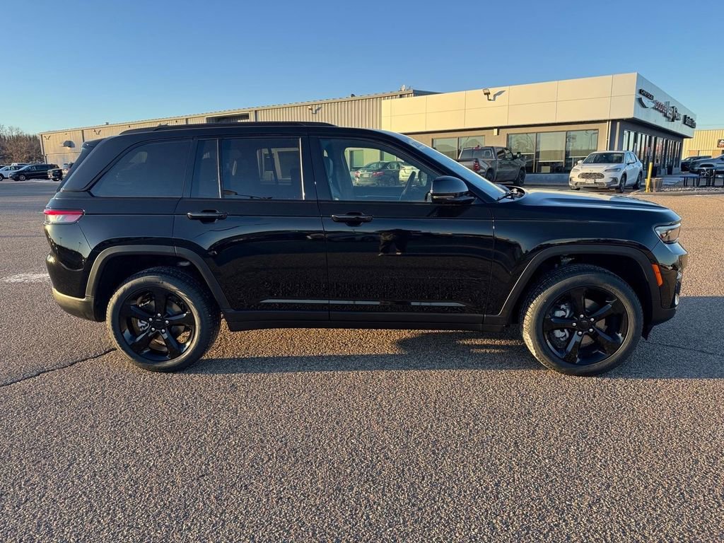 New 2025 Jeep Grand Cherokee Limited w/ Luxury Tech Group II image 2