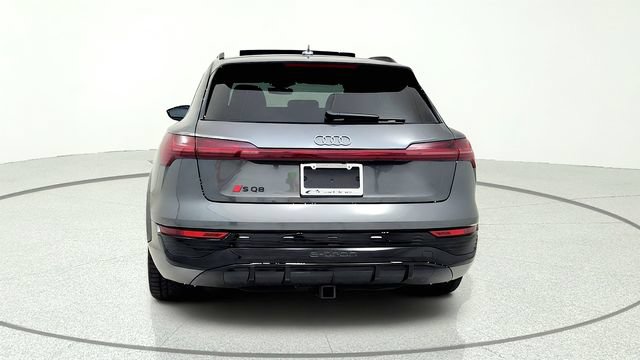 Used 2024 Audi Q8 e-tron Prestige AWD/4WD image 7