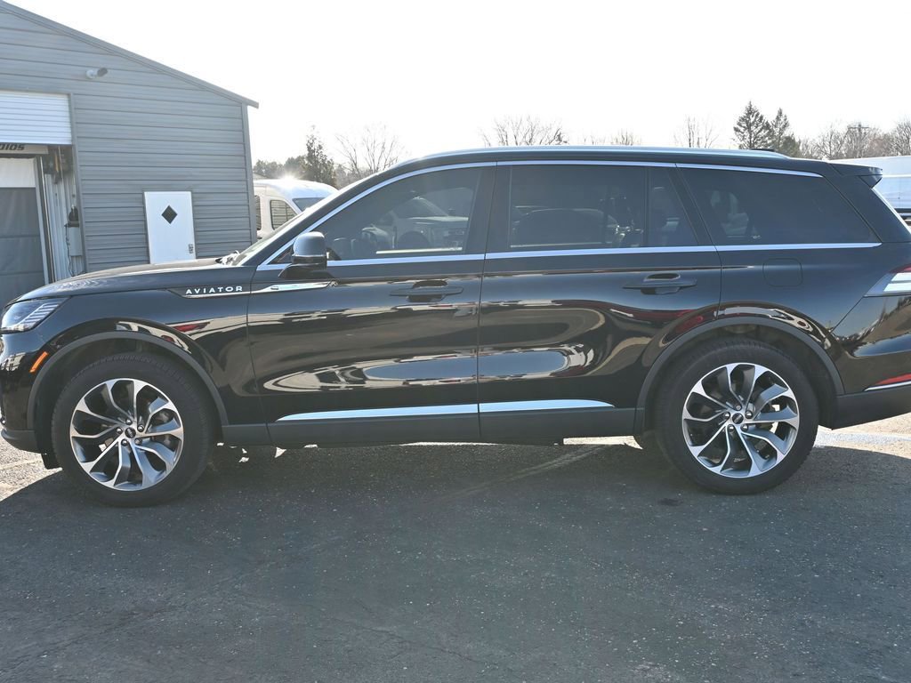Used 2025 Lincoln Aviator Reserve w/ Illumination Package AWD/4WD image 10
