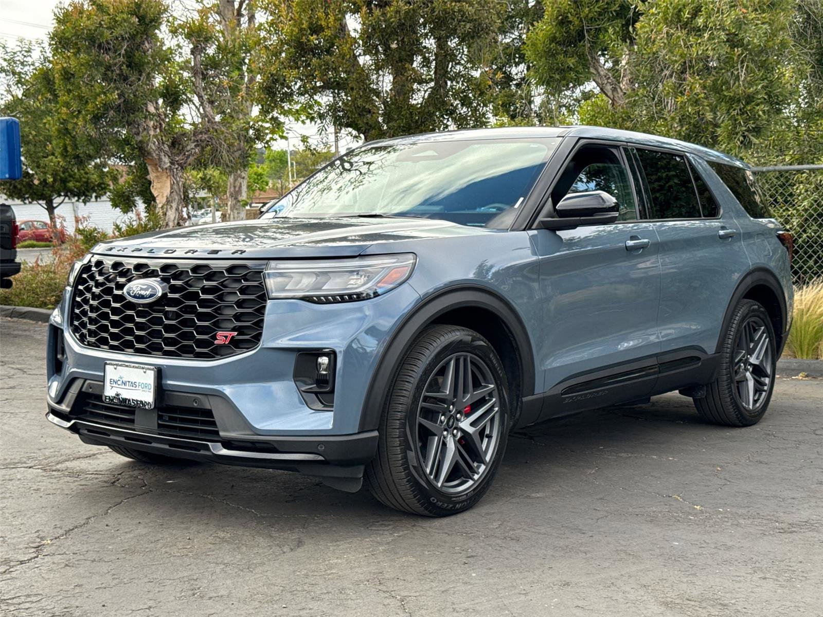 Used 2025 Ford Explorer ST image 4