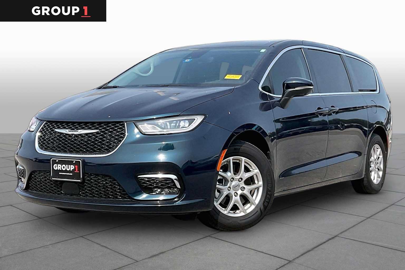Used 2023 Chrysler Pacifica Touring-L