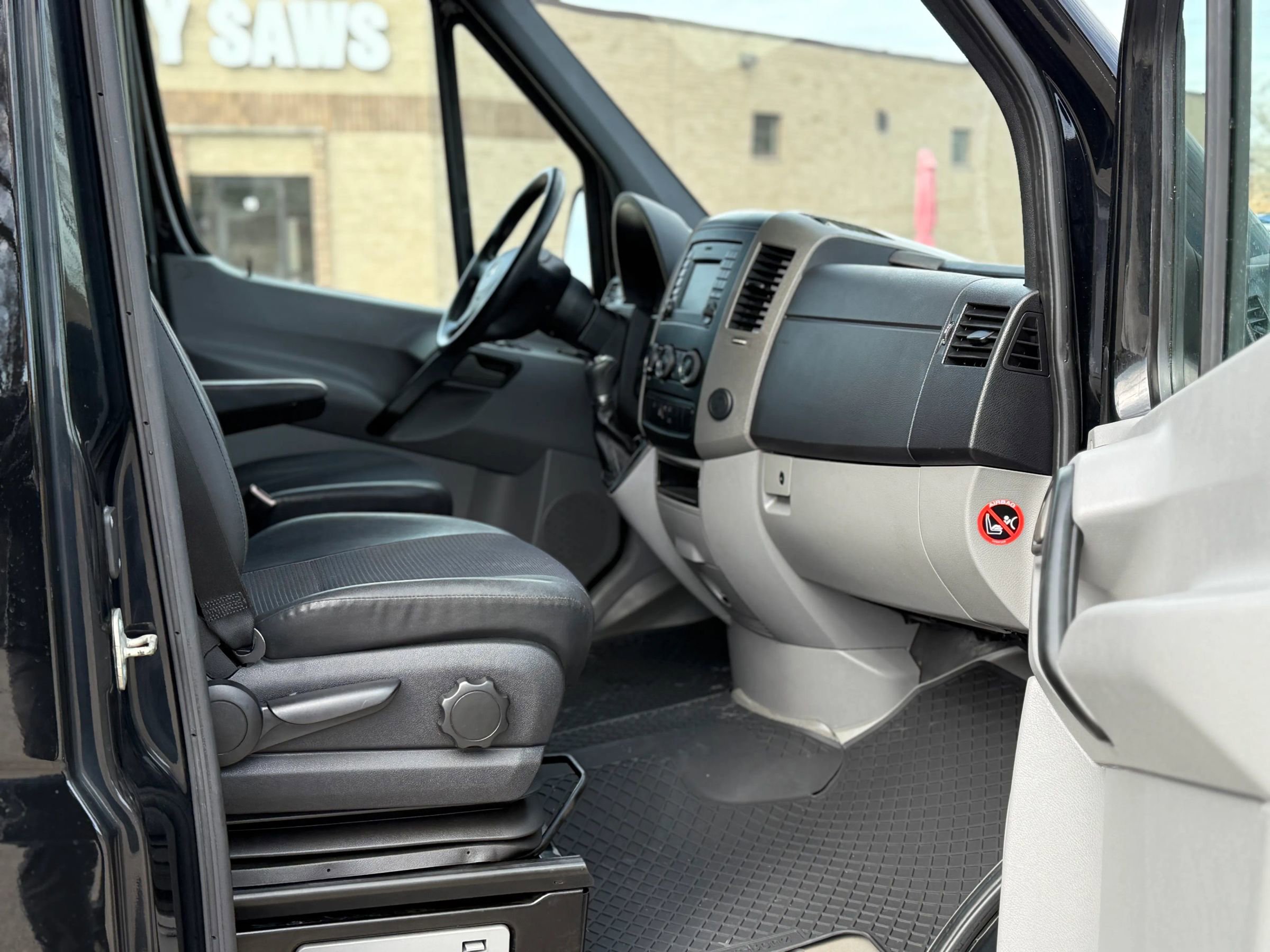 Used 2015 Mercedes-Benz Sprinter 2500 image 11