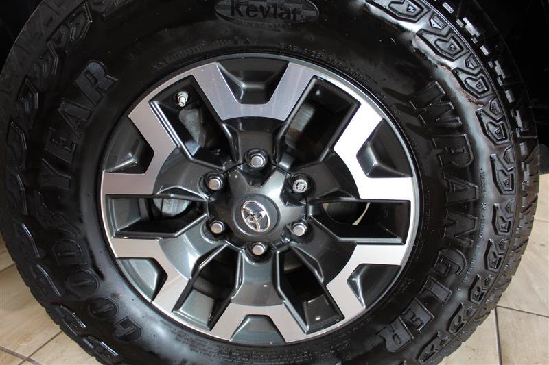 Used 2021 Toyota Tacoma TRD Off-Road w/ Technology Package AWD/4WD image 12
