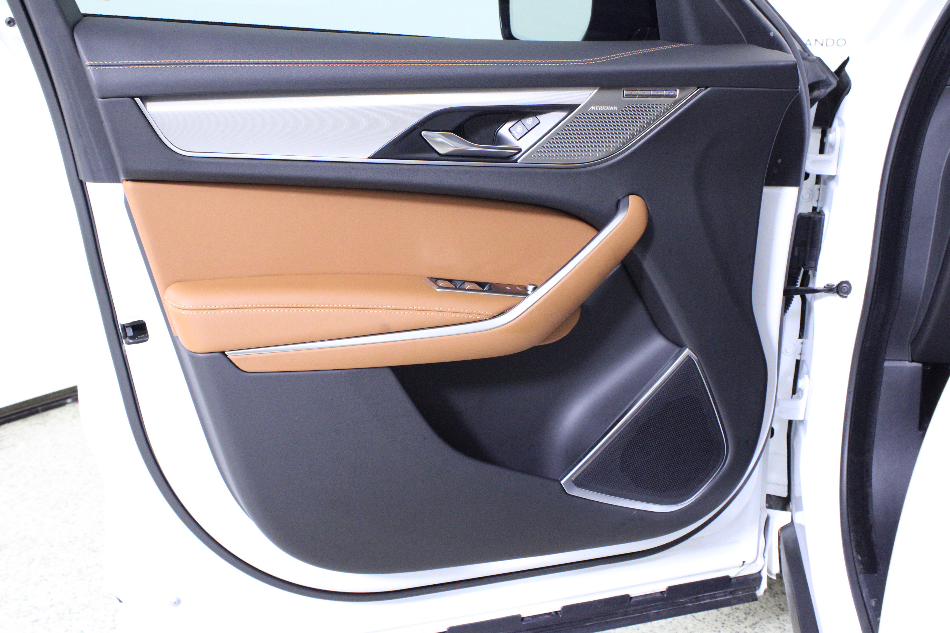 Used 2025 Jaguar F-PACE R-Dynamic S image 18