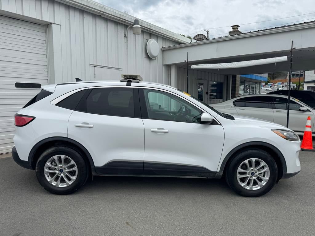 Used 2020 Ford Escape SE image 6