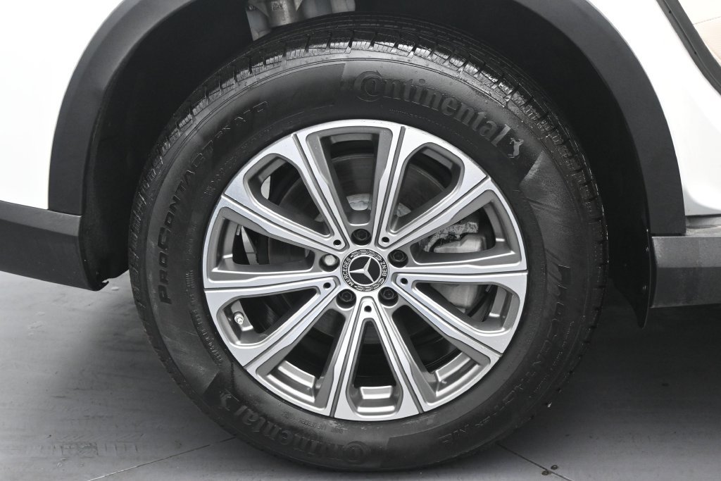 Used 2025 Mercedes-Benz GLC 300 4MATIC image 34