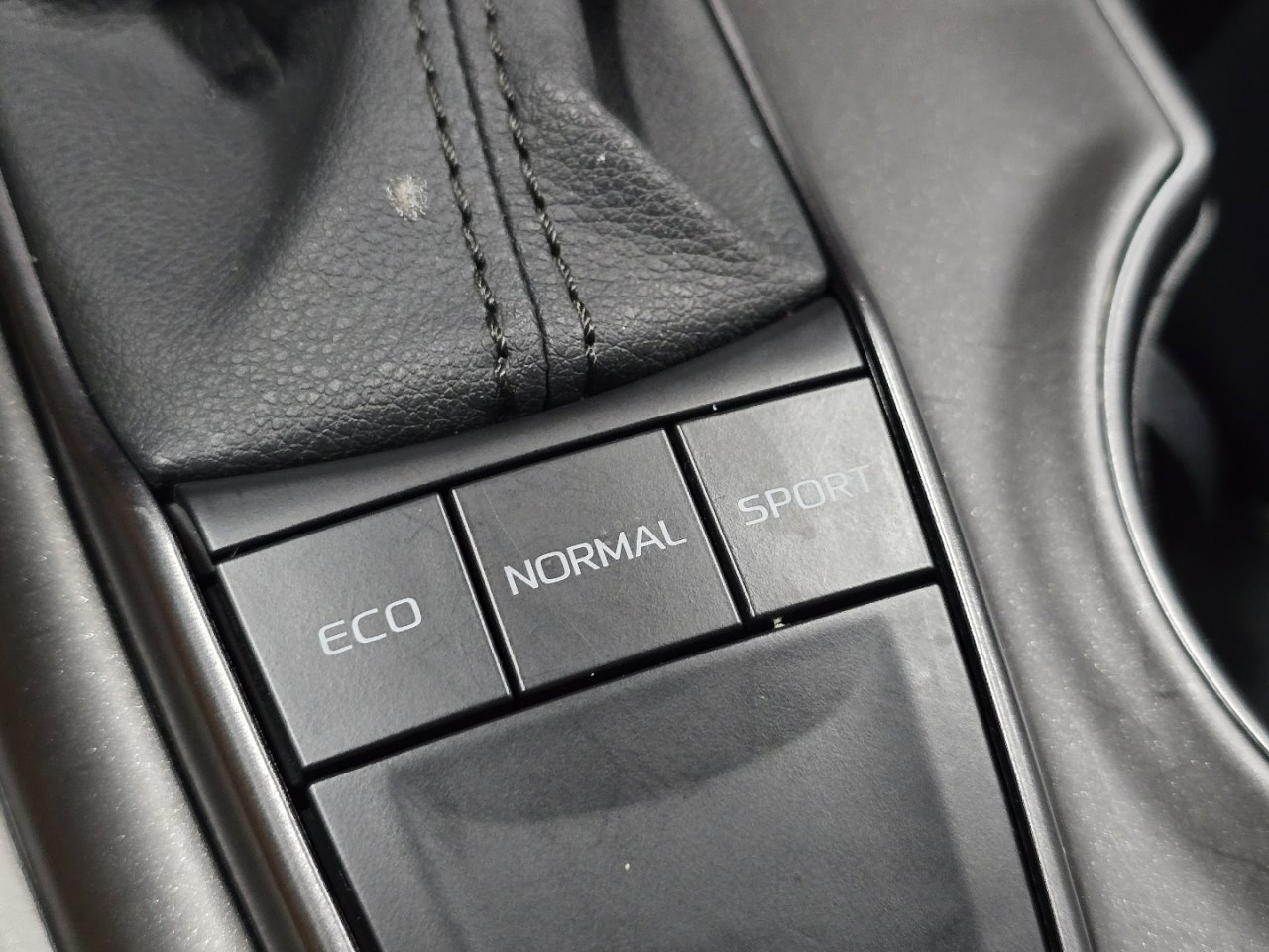 Certified 2023 Toyota Camry SE image 6