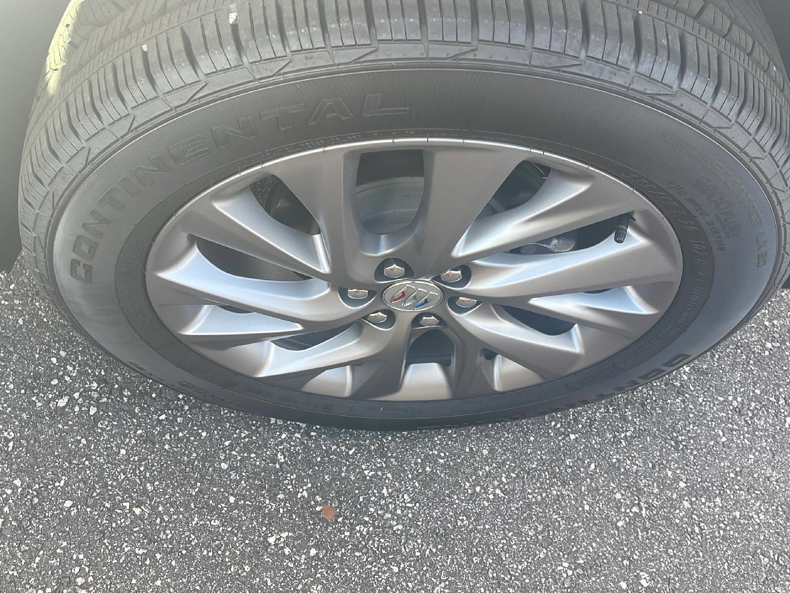 Used 2025 Buick Enclave Preferred w/ Power Package image 4