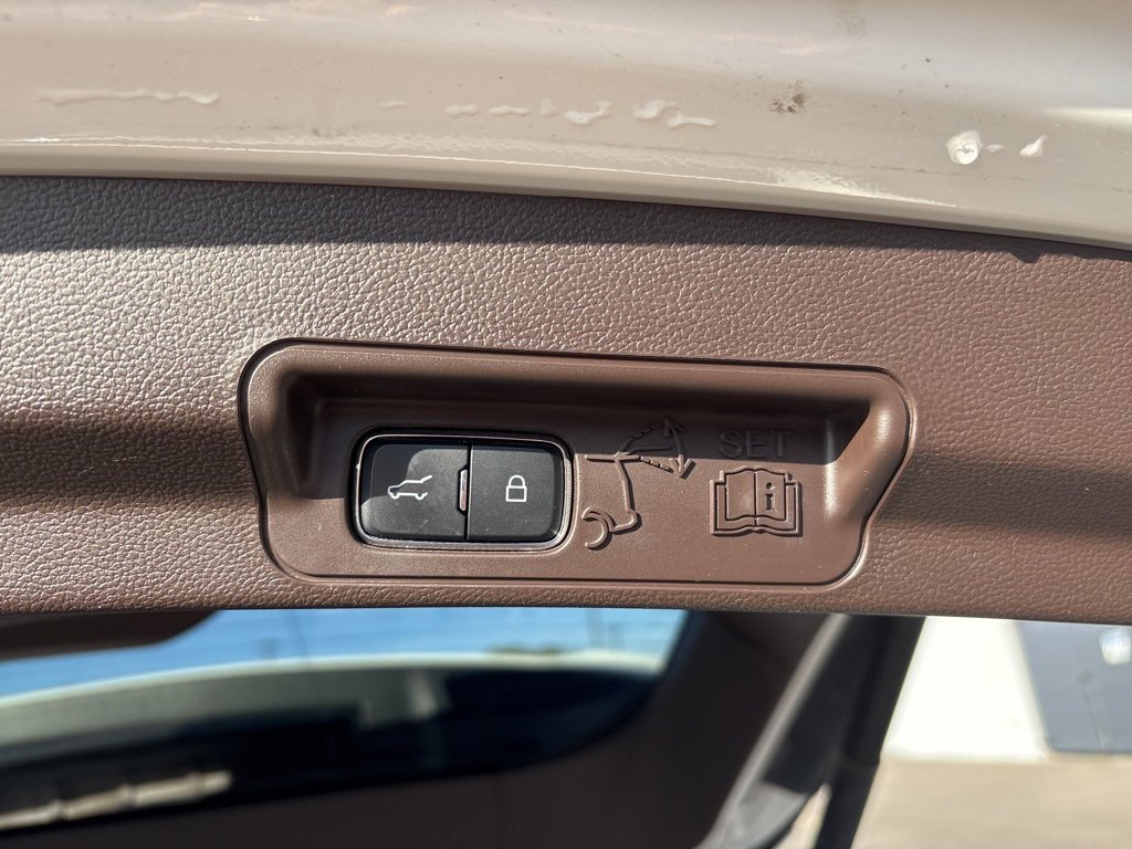 Used 2021 Ford Explorer King Ranch w/ Premium Technology Package image 29