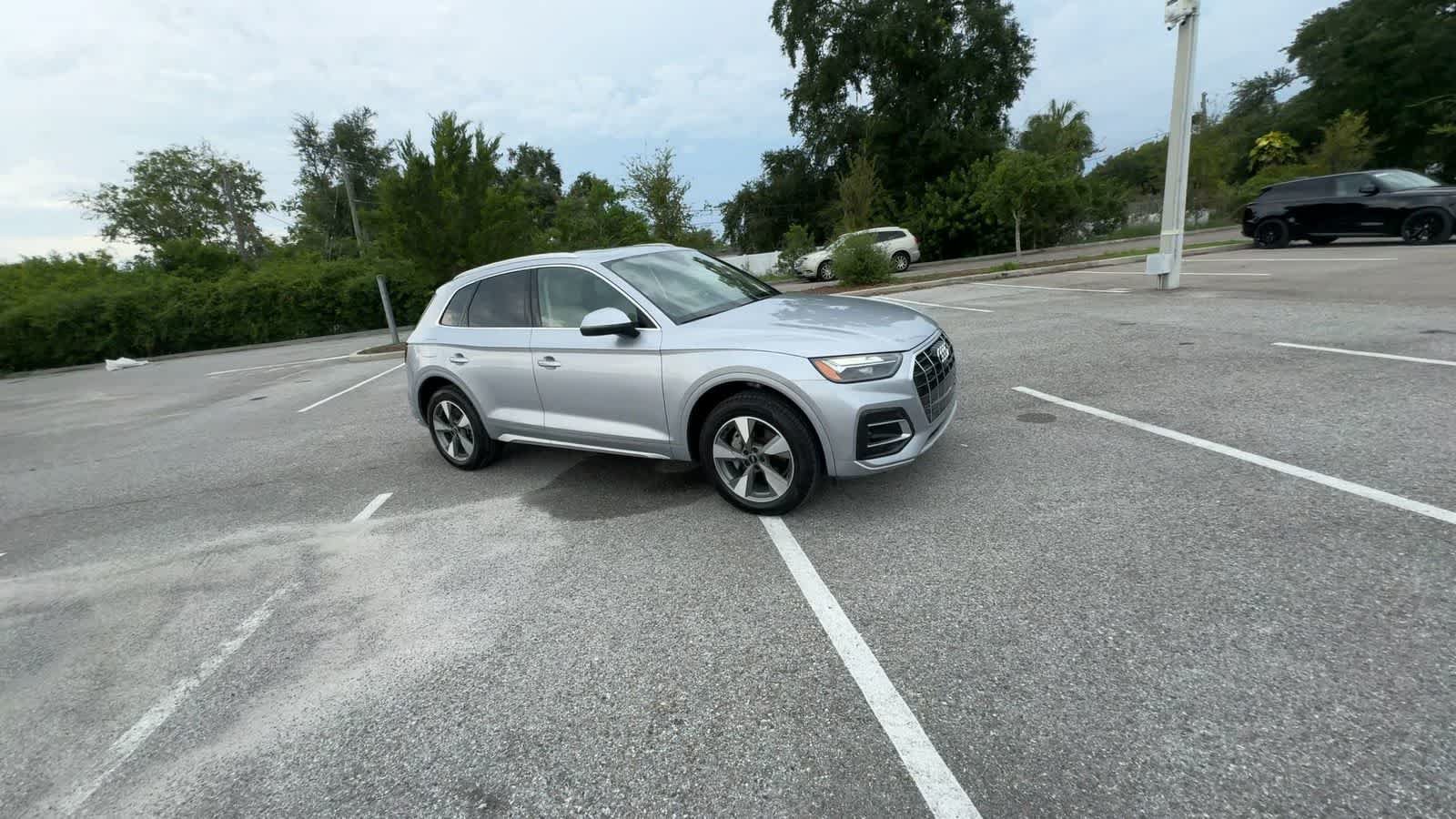 Used 2023 Audi Q5 2.0T Premium Plus w/ Premium Plus Package AWD/4WD image 2