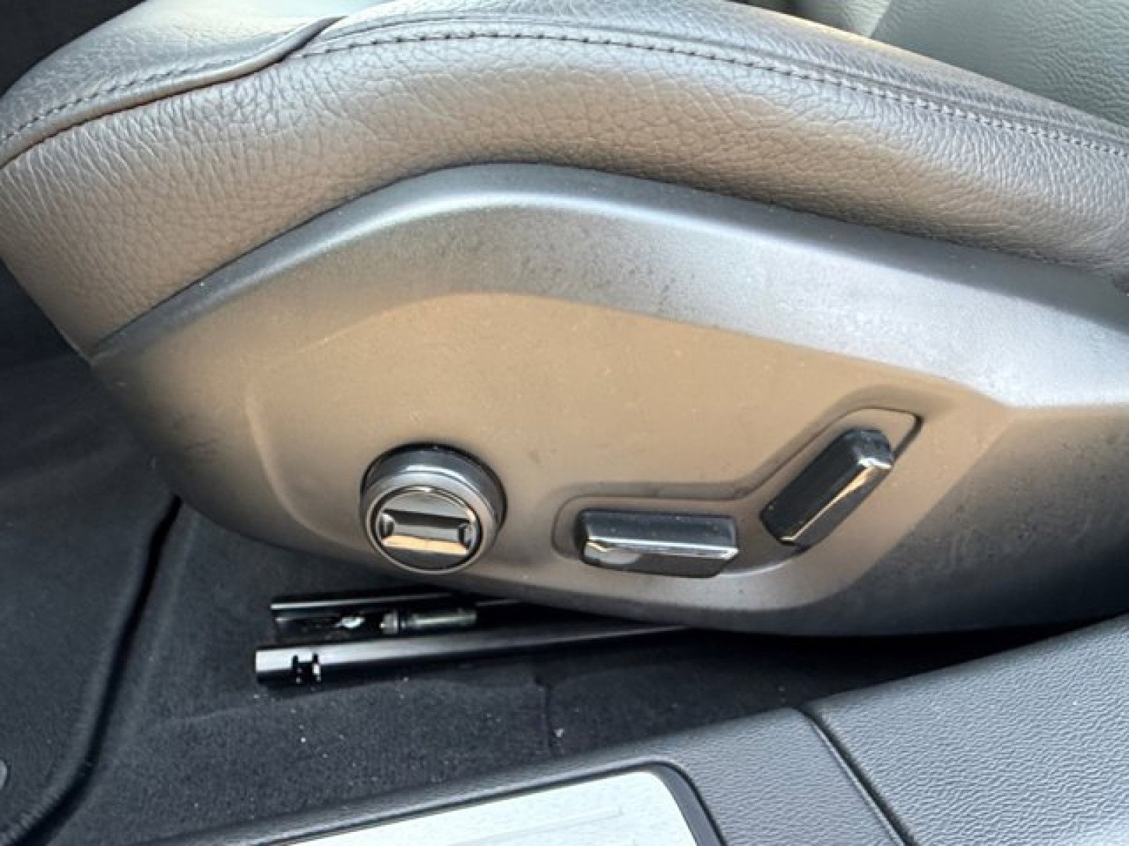 Used 2025 Volvo V60 B5 Cross Country Plus image 11