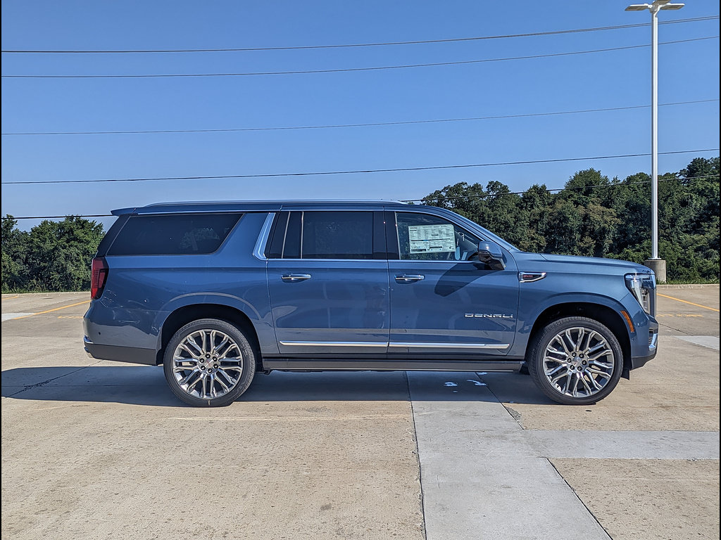 New 2026 GMC Yukon XL Denali w/ Denali Reserve Package AWD/4WD image 6