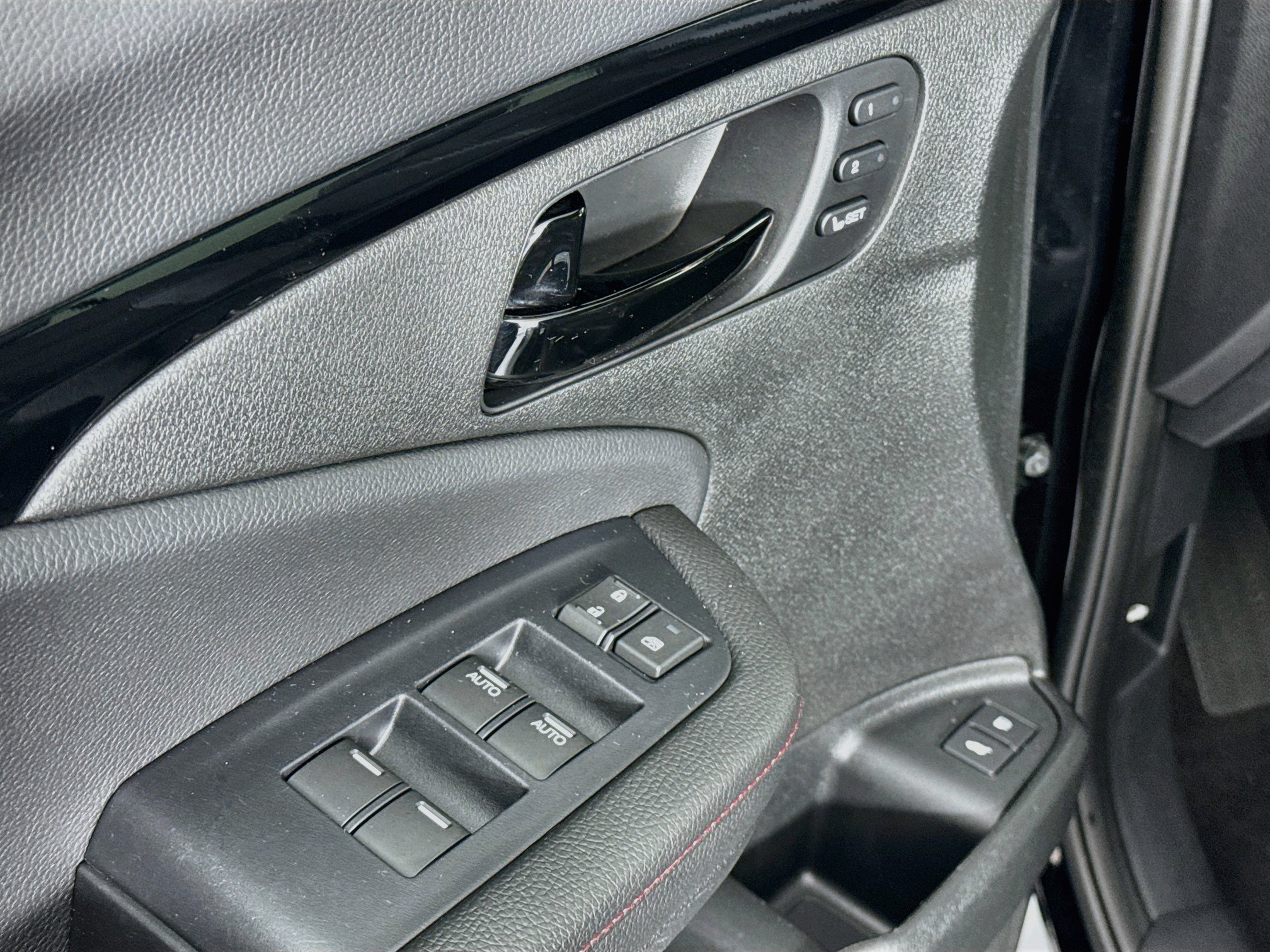Certified 2025 Honda Passport Black Edition image 18