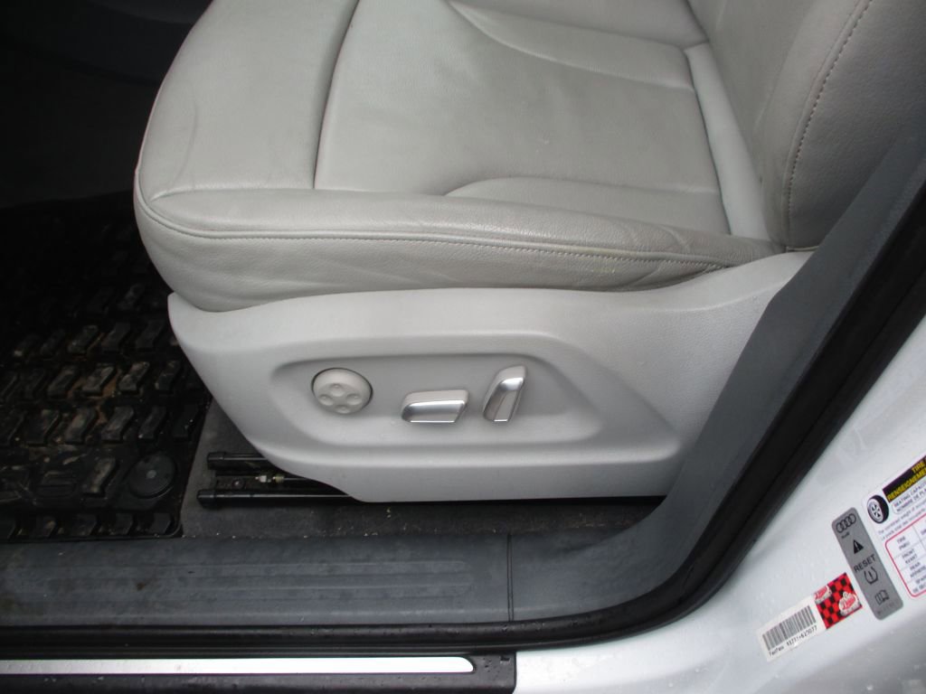 Used 2017 Audi Q5 2.0T Premium Plus w/ Technology Package image 10