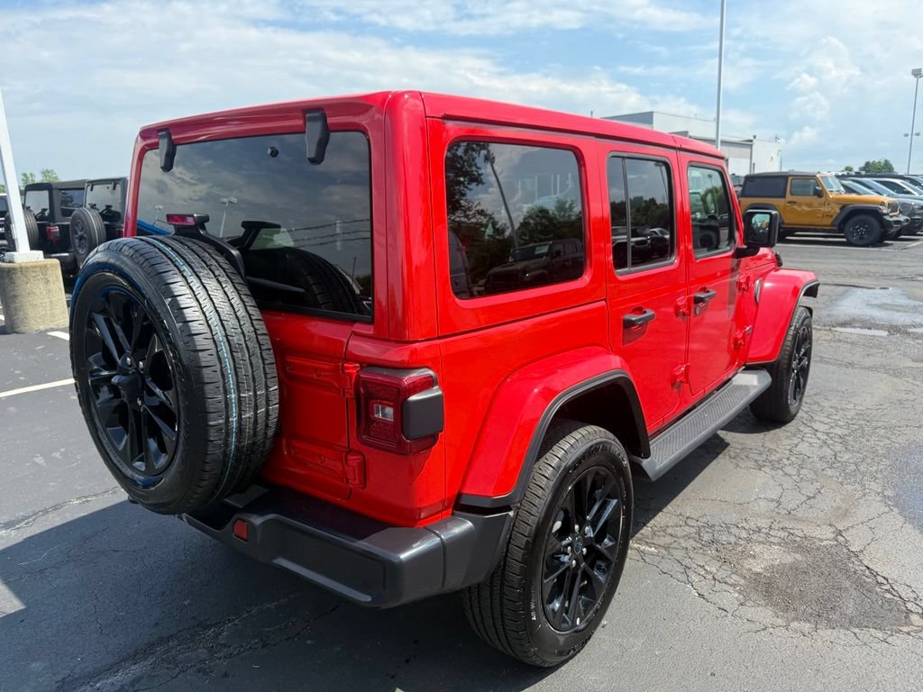 Used 2025 Jeep Wrangler Unlimited Sahara AWD/4WD image 3