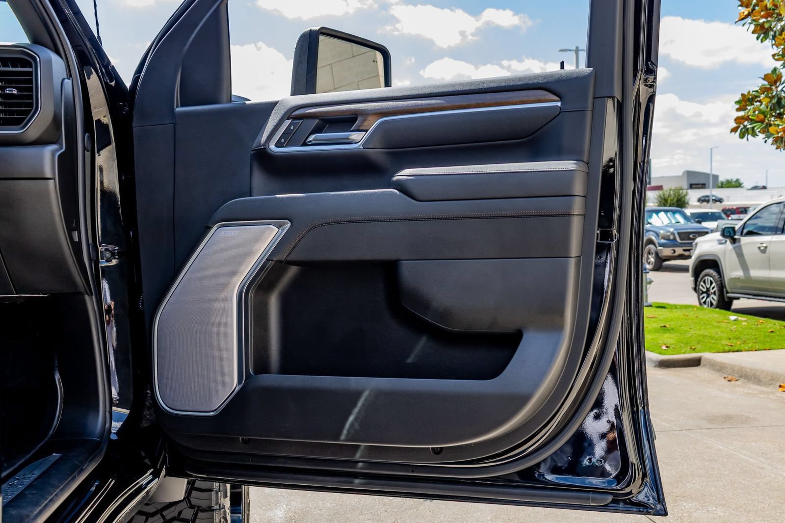Used 2026 Chevrolet Silverado 2500 High Country w/ High Country Premium Package AWD/4WD image 38
