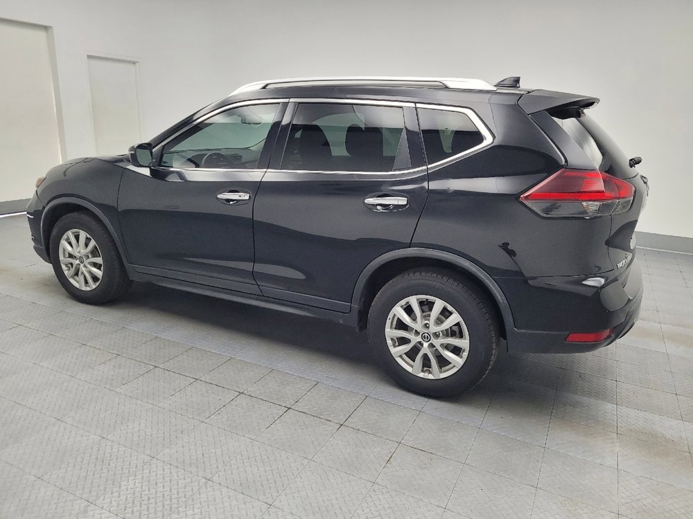 Used 2018 Nissan Rogue SV image 3