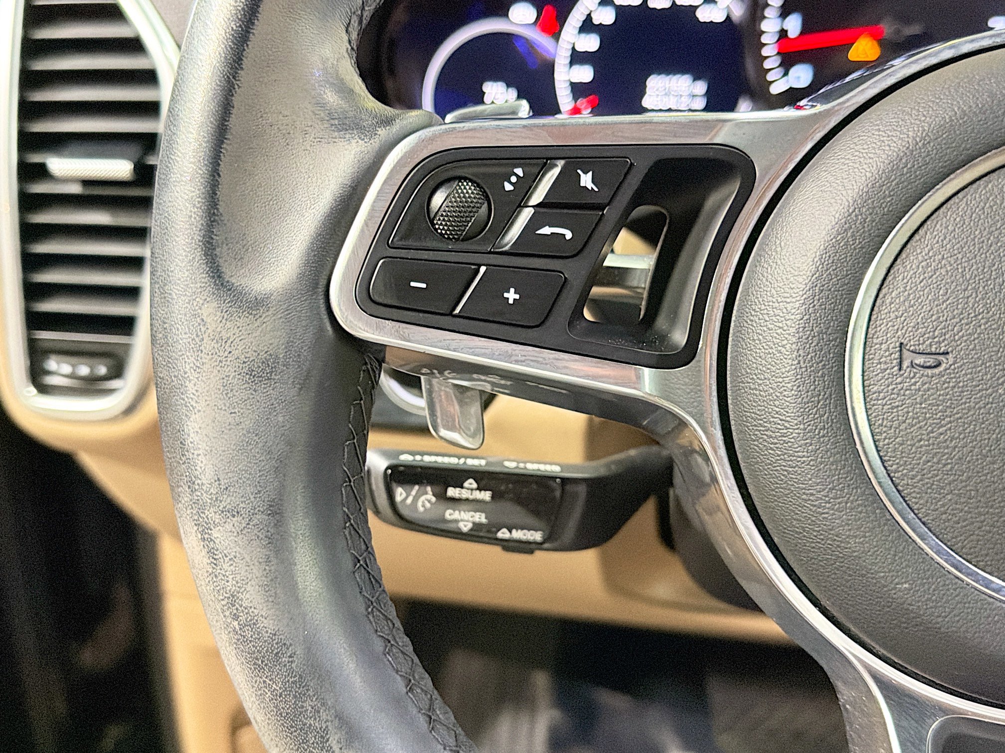 Certified 2023 Porsche Cayenne AWD/4WD image 37