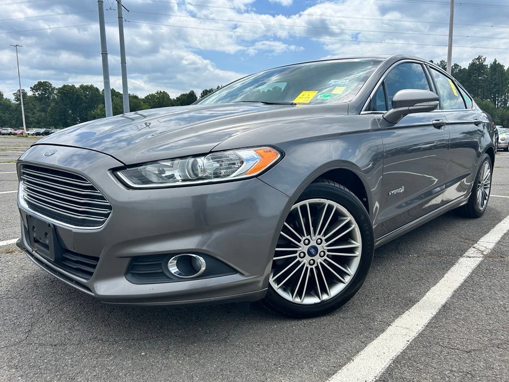 Used 2013 Ford Fusion SE FWD image 2
