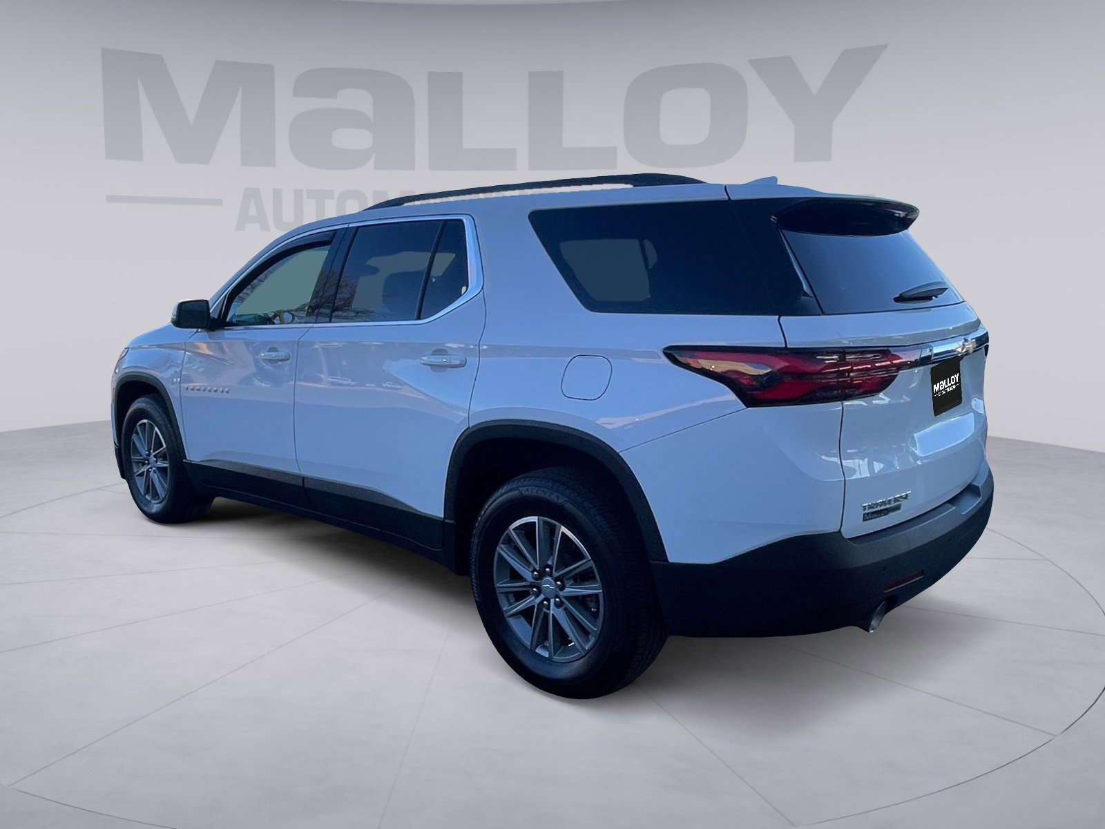 Used 2023 Chevrolet Traverse LT image 3