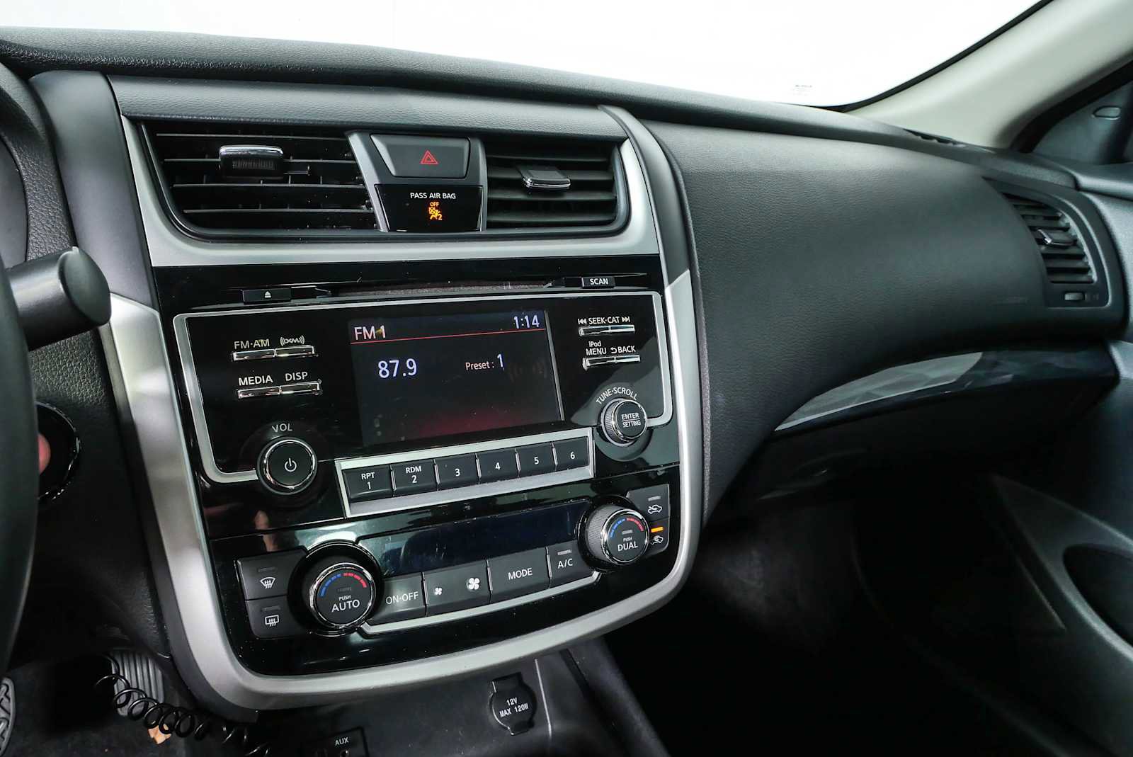 Used 2018 Nissan Altima 2.5 SL FWD image 13