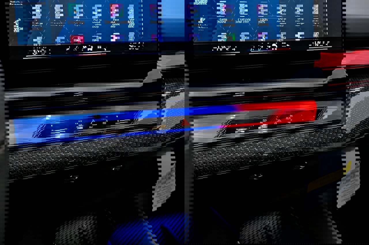 Used 2026 BMW M5 Touring w/ Executive Package image 35