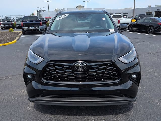 Certified 2025 Toyota Highlander XLE AWD/4WD image 2