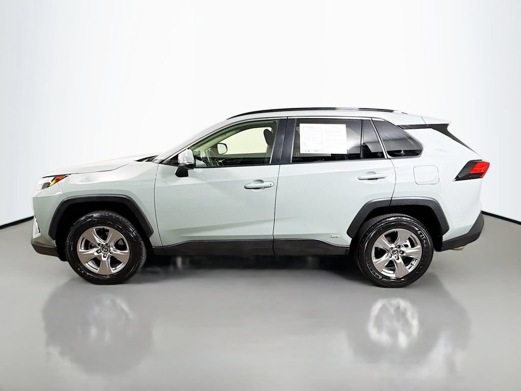 Used 2023 Toyota RAV4 XLE AWD/4WD image 4