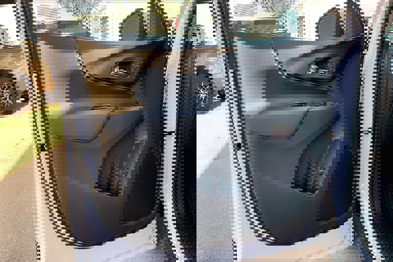 Used 2024 Chevrolet Equinox LT FWD image 24