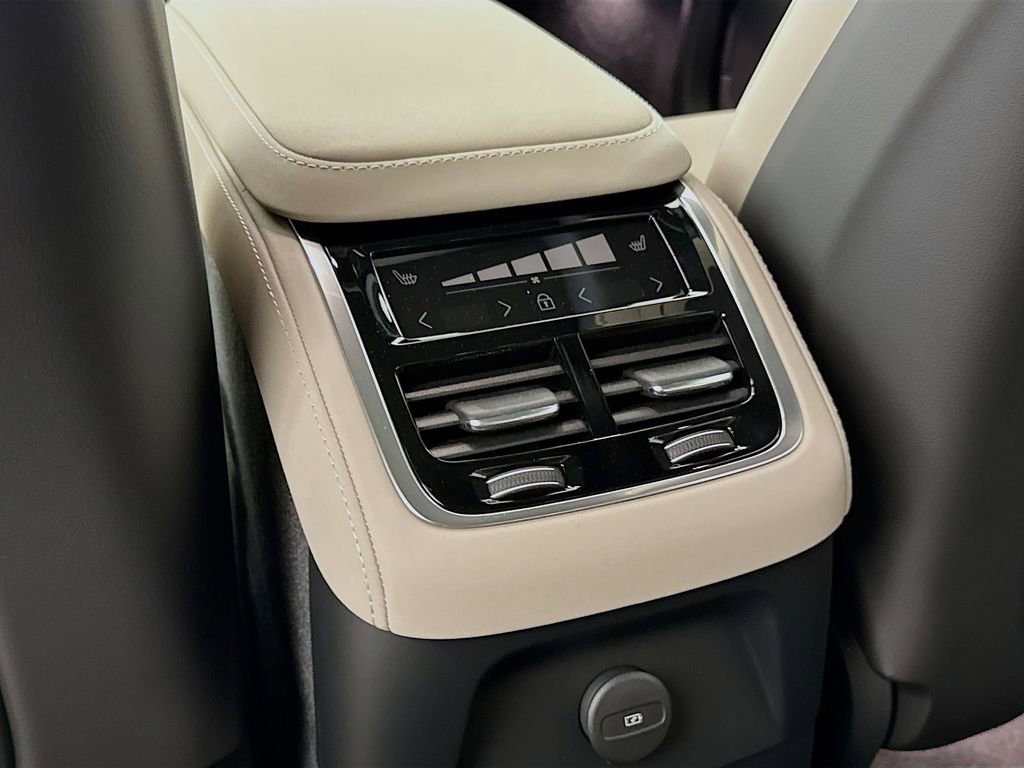 New 2026 Volvo XC90 T8 Plus w/ Protection Package Premier image 27