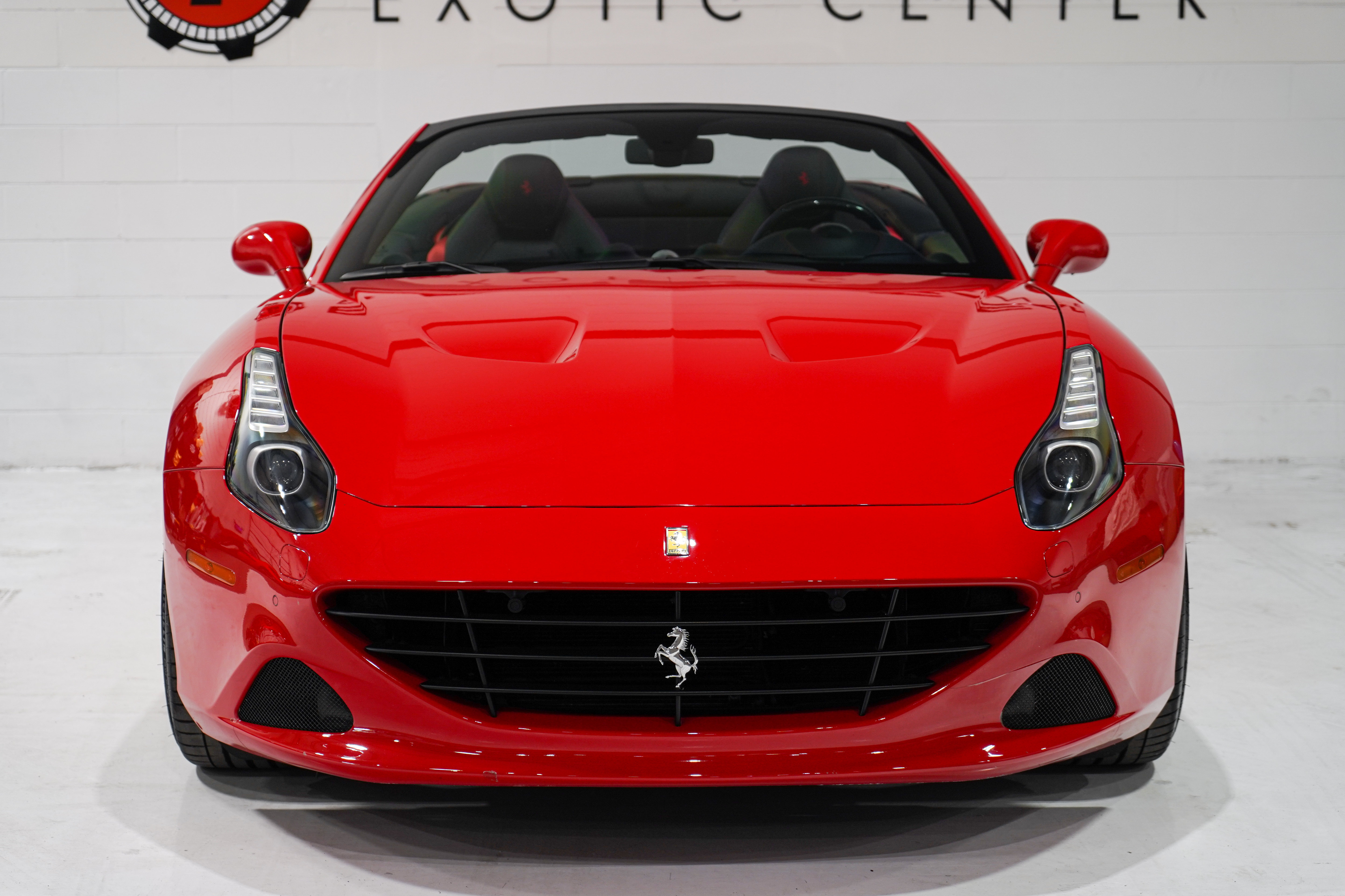 Used 2017 Ferrari California T RWD image 5