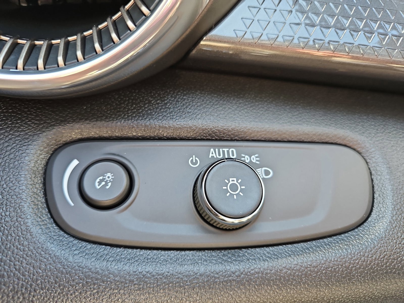 New 2026 Chevrolet Trax ACTIV FWD image 17