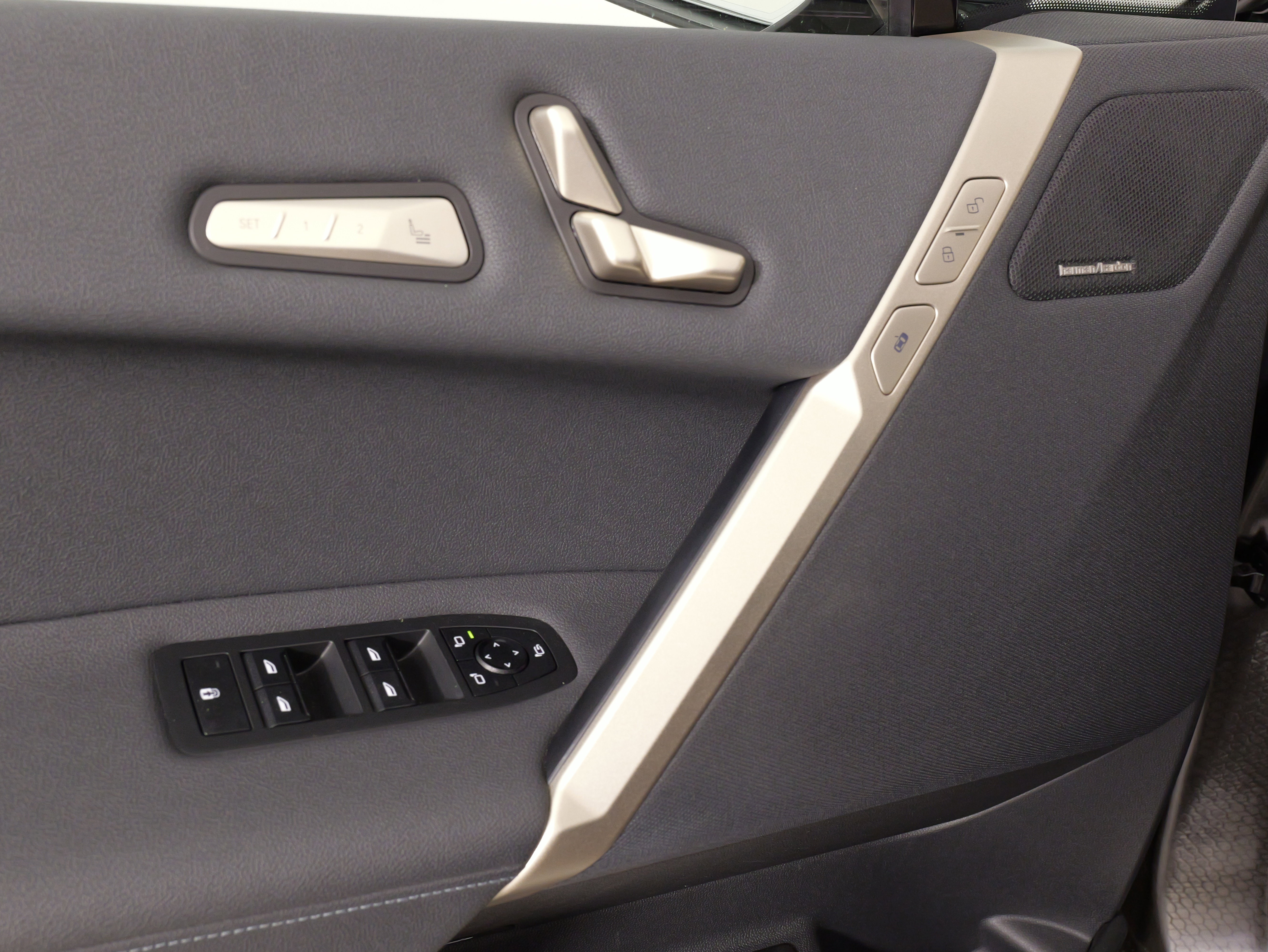 Used 2024 BMW iX xDrive50 image 27