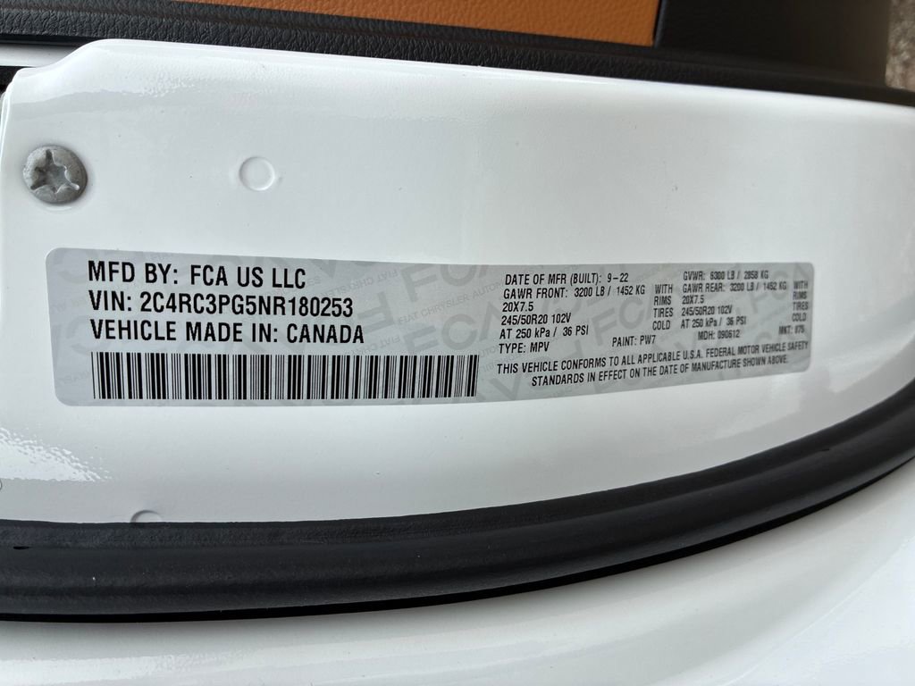 Used 2022 Chrysler Pacifica Pinnacle AWD/4WD image 31