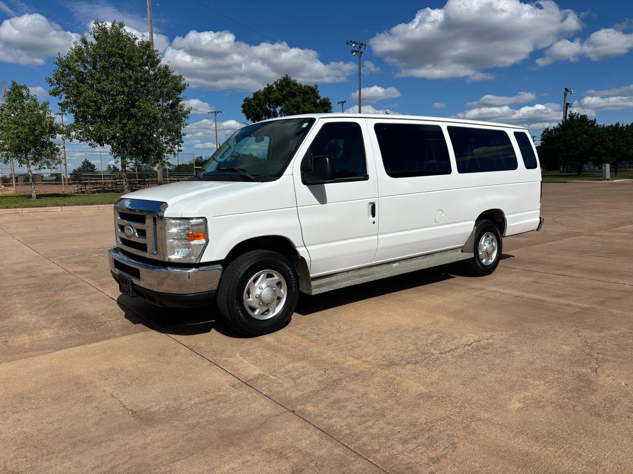 Used 2014 Ford E-350 and Econoline 350 XLT RWD image 2