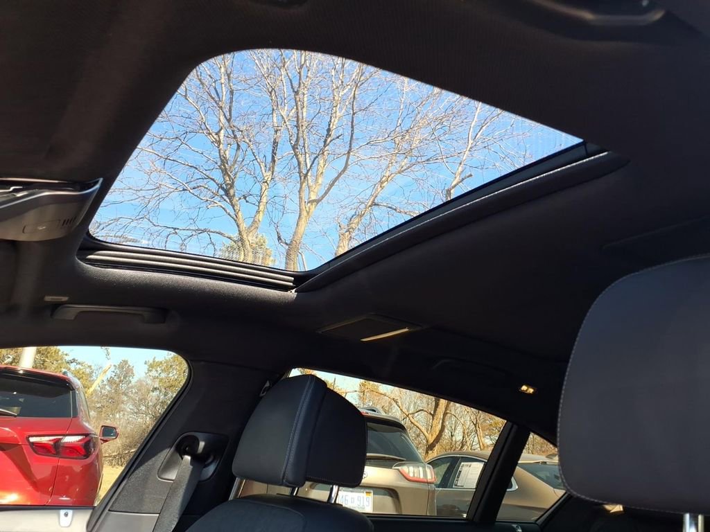 Used 2021 BMW 740i xDrive w/ M Sport Package image 8