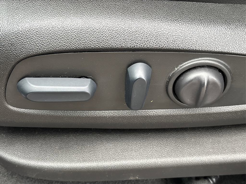 Used 2022 Chevrolet Equinox RS image 38