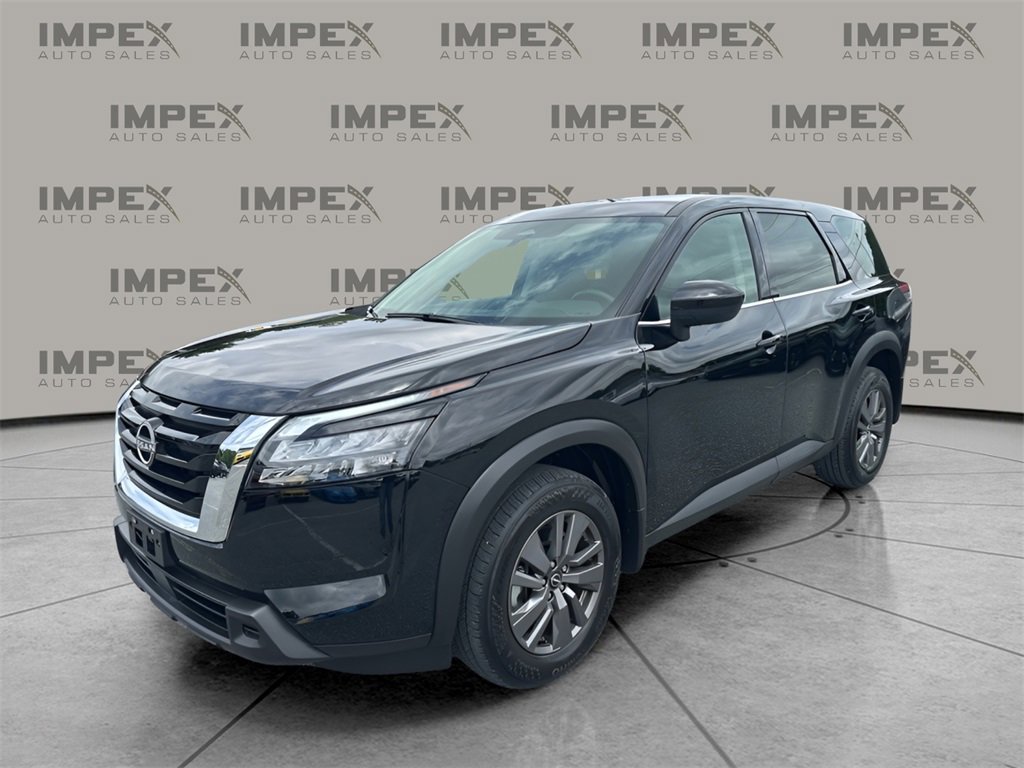 Used 2024 Nissan Pathfinder S image 1