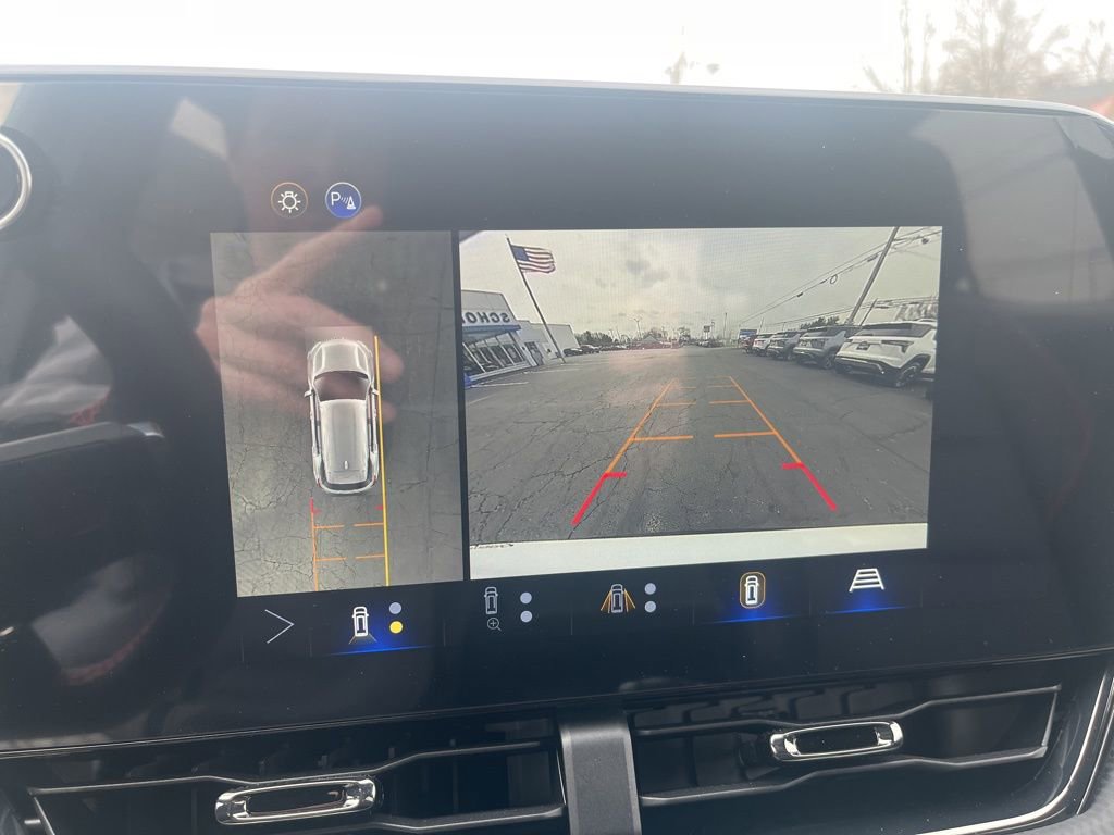 New 2026 Chevrolet Equinox RS w/ Convenience Package III FWD image 23