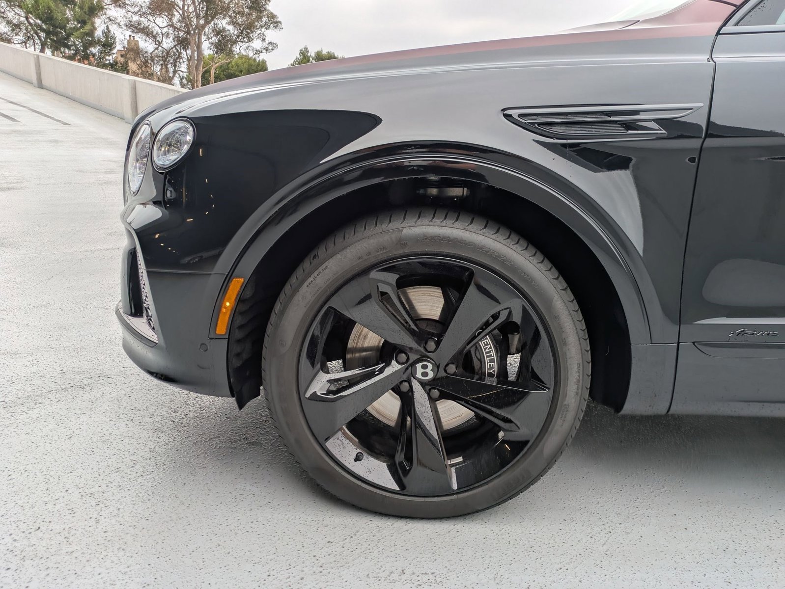 Certified 2025 Bentley Bentayga image 7