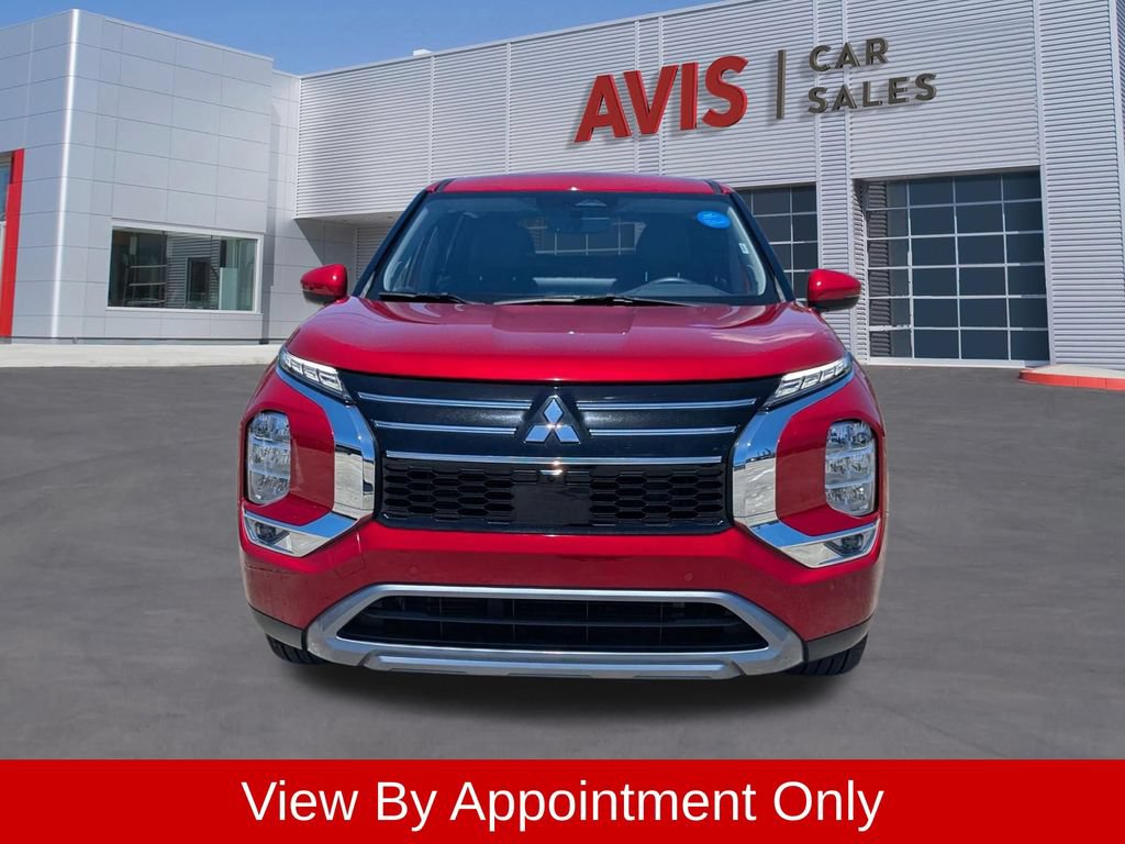 Used 2025 Mitsubishi Outlander SE FWD image 2
