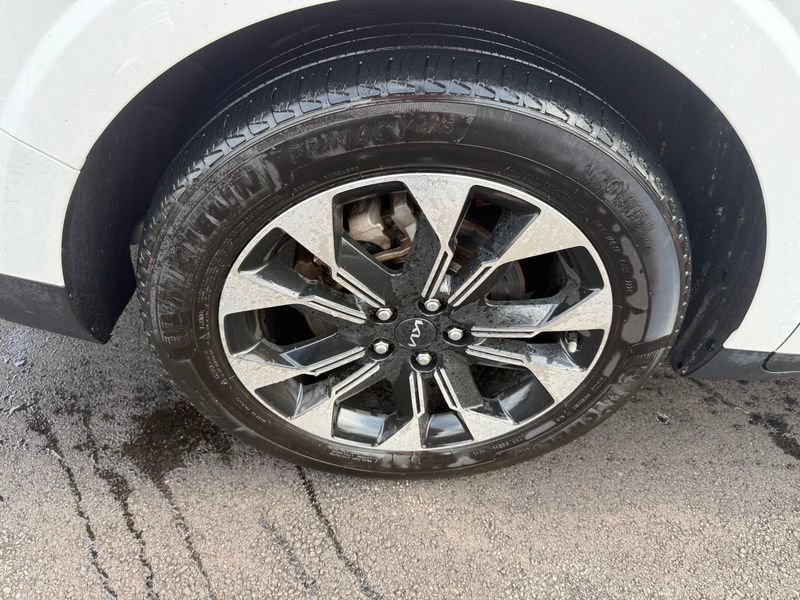 Certified 2023 Kia Carnival EX FWD image 16