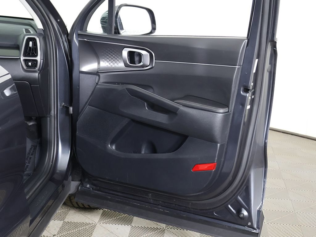 Used 2022 Kia Sorento LX image 22