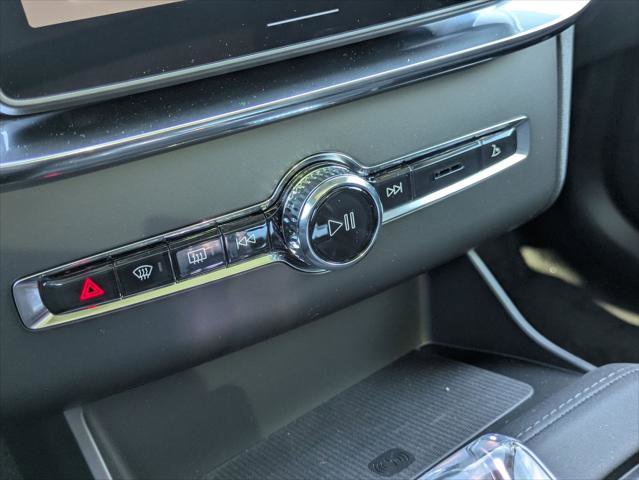 New 2026 Volvo XC90 B6 Core w/ Protection Package Premier image 11