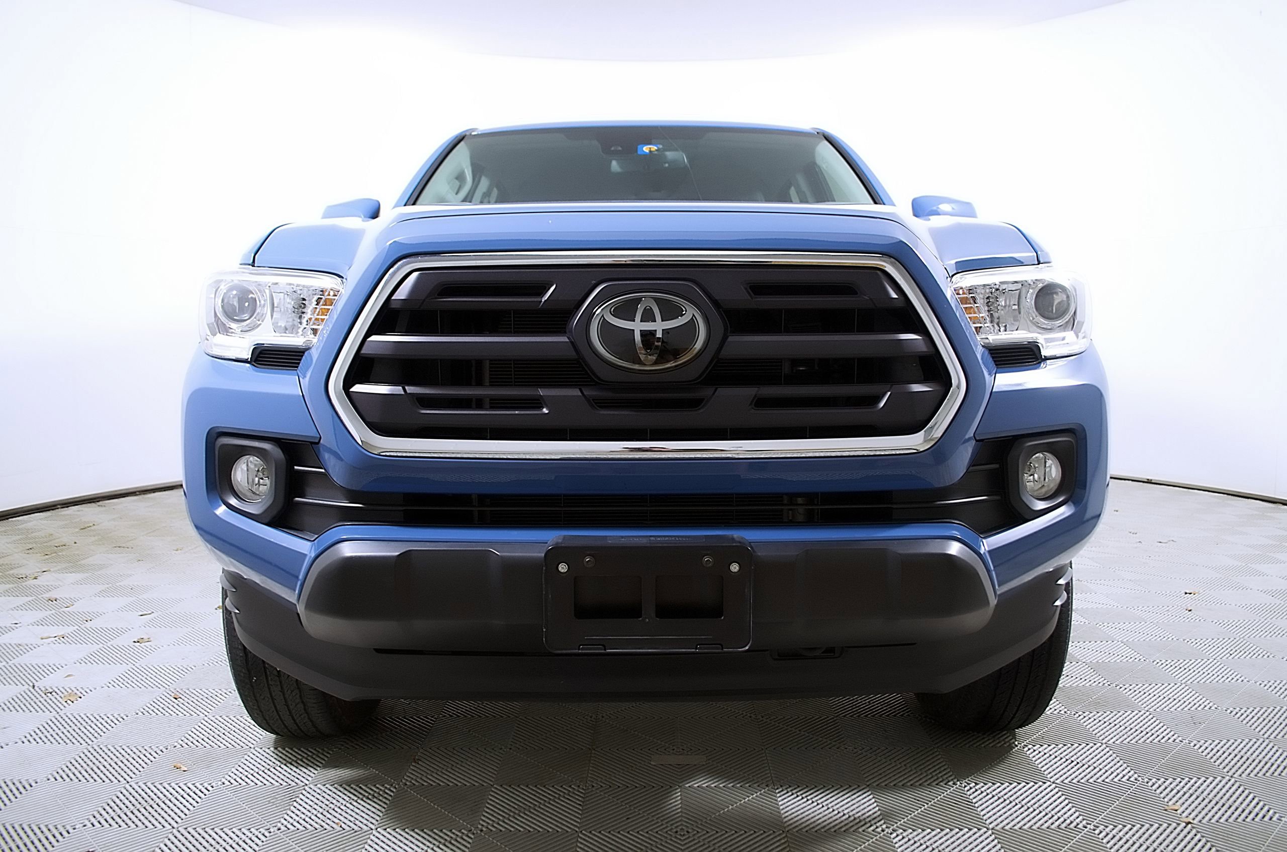 Used 2019 Toyota Tacoma SR5 RWD image 6